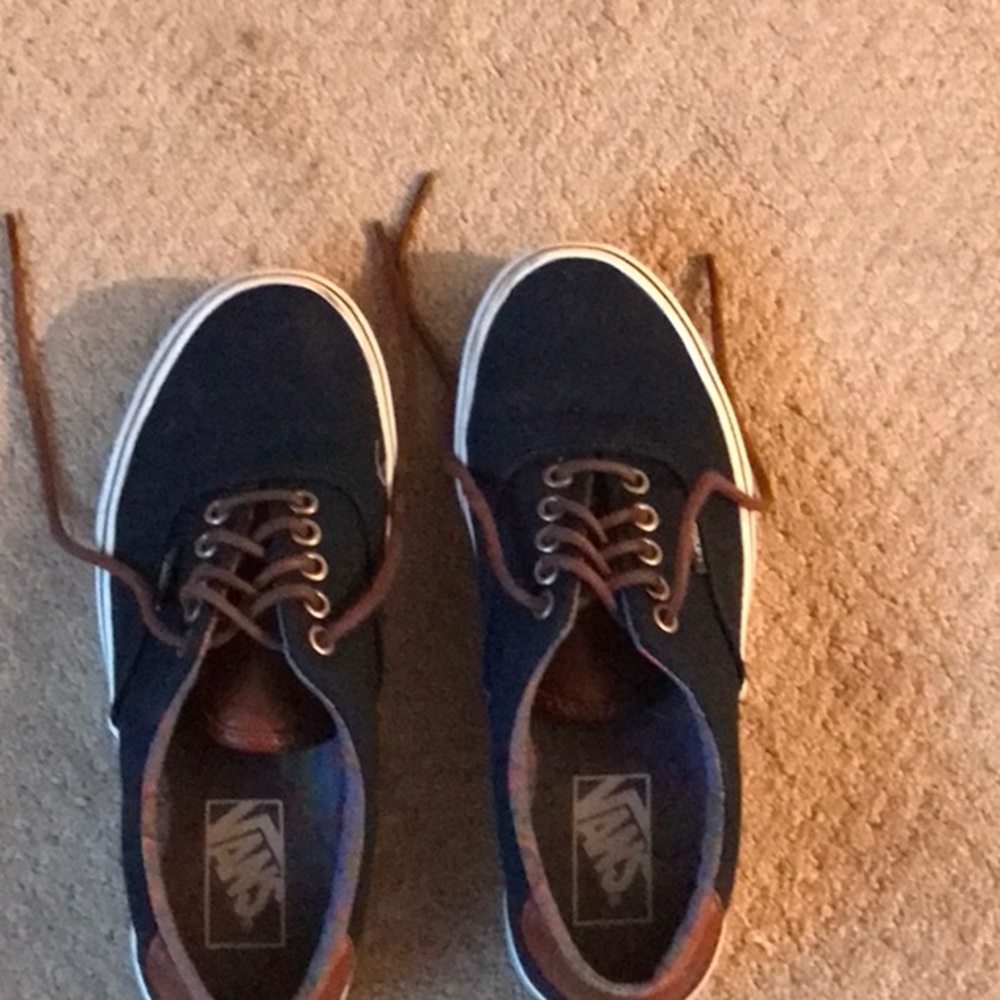 Vans Sneakers Blue, with light brown laces and tongue